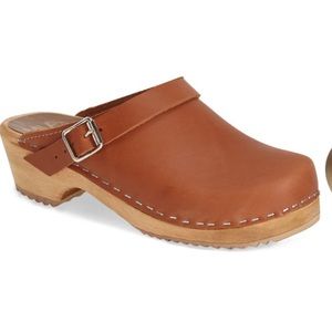 Mia Alma Clog in Luggage